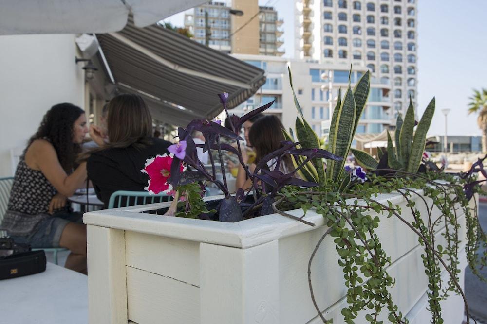 Dream Beach 98 Hotel And Spa Tel Aviv Esterno foto