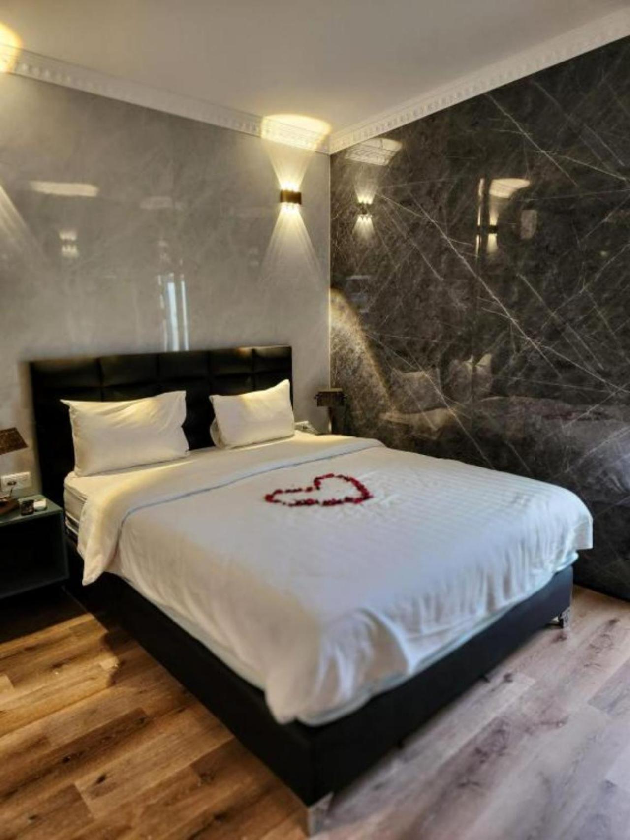 Dream Beach 98 Hotel And Spa Tel Aviv Esterno foto