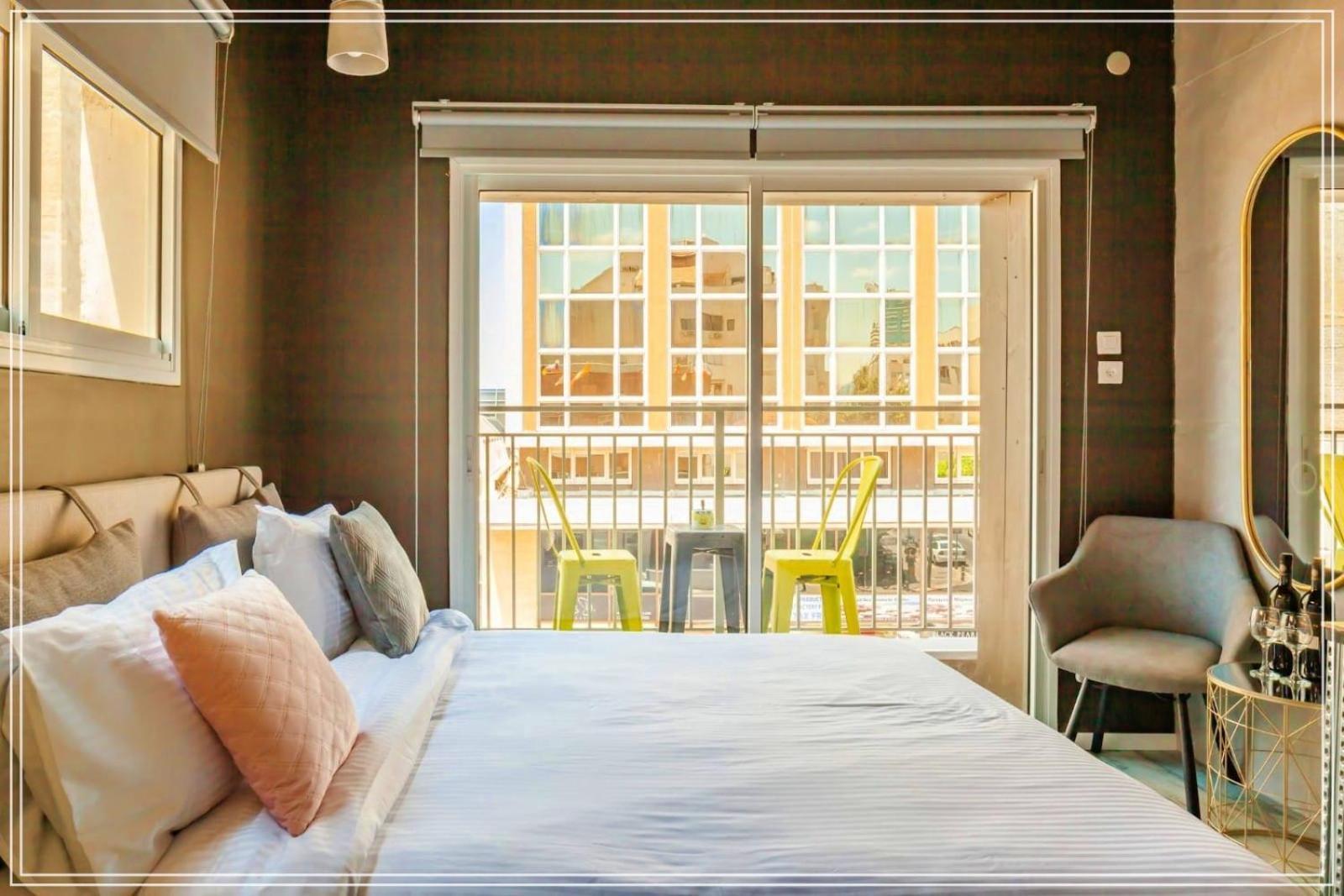 Dream Beach 98 Hotel And Spa Tel Aviv Esterno foto