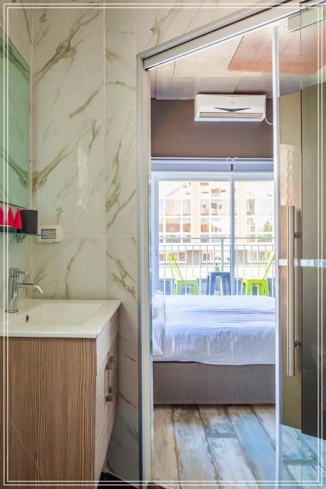 Dream Beach 98 Hotel And Spa Tel Aviv Esterno foto